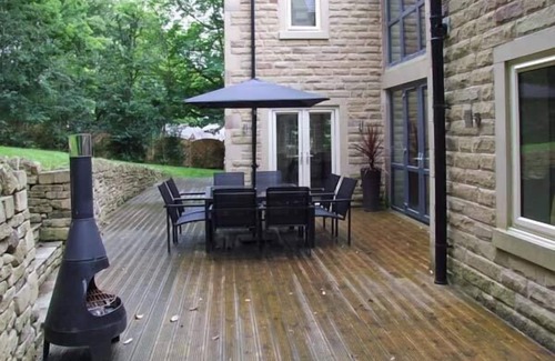 Almondbury Cottage | CLOUDS HILL, family friendly, luxury holiday cottage in Almondbury