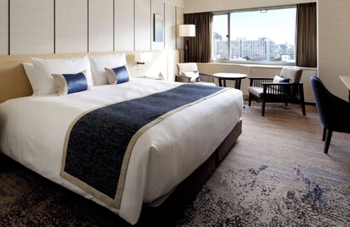 Minato Hotel | Club Deluxe King hotel with AC, fitness room, WiFi in brilliant Minato City