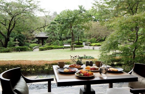 Minato Hotel | Club Deluxe King hotel with AC, fitness room, WiFi in brilliant Minato City