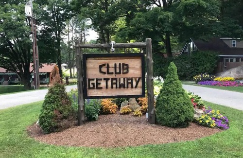 South Kent Apartment | Club Getaway Lake View 3