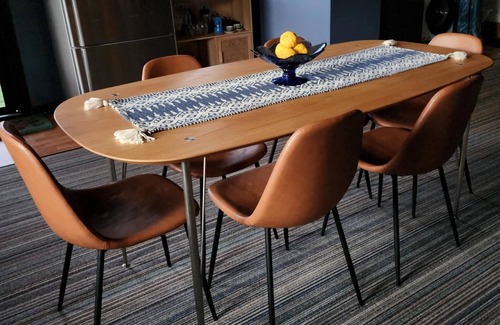 Orana House | Club room luxury conversion with full tennis court - pet friendly