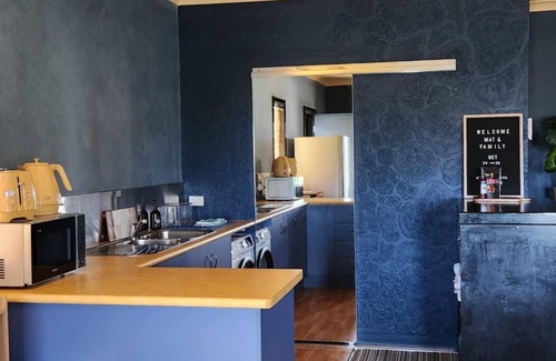Orana House | Club room luxury conversion with full tennis court - pet friendly