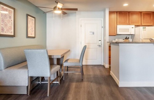 Anaheim Resort House | Club Wyndham Dolphin's Cove- 1 Bedroom Suite