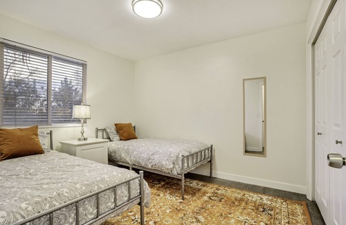 Salt Lake City House | Cluster of 3 townhomes with 3 hot tubs. 9 bedrooms, 6 bathrooms, sleeps 18