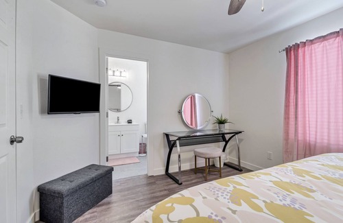 Salt Lake City House | Cluster of 3 townhomes with 3 hot tubs. 9 bedrooms, 6 bathrooms, sleeps 18