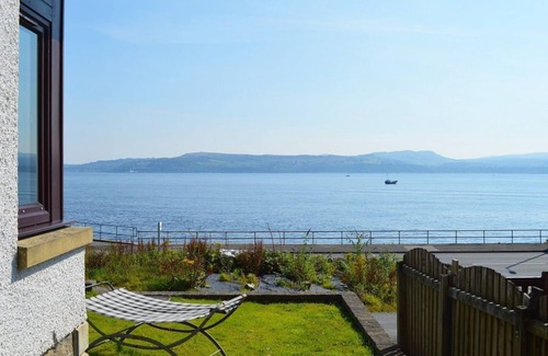 Innellan Villa | Clydeside Villa -A stunning villa in Dunoon overlooking the Firth of Clyde sleeps 10-Pet Friendly