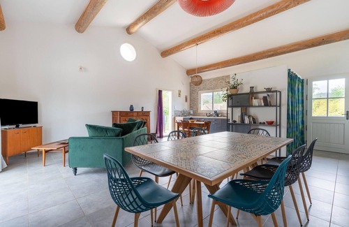 Saint-Andre-de-Roquepertuis House | Cosy holiday home with pool