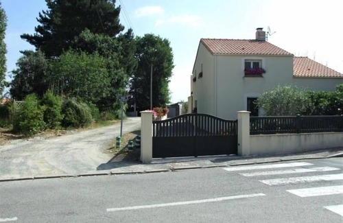 Saint-Philbert-de-Grand-Lieu Cottage | Cozy Apartment with Modern Amenities between Nantes and the Sea