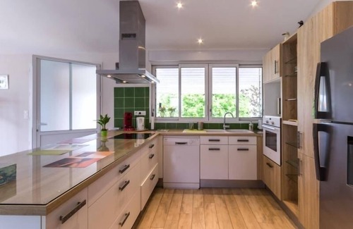 Saint-Philbert-de-Grand-Lieu Cottage | Cozy Cottage Amidst Nature with Garden, Terraces, and Lake Proximity