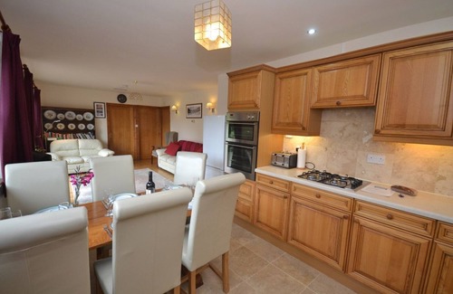 Llanfairpwllgwyngyll Cottage | Coach House Faner - a bungalow that sleeps 6 guests in 3 bedrooms