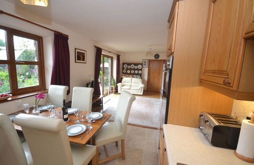 Llanfairpwllgwyngyll Cottage | Coach House Faner - a bungalow that sleeps 6 guests in 3 bedrooms