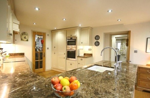 Burford Cottage | COACH HOUSE BURFORD, family friendly, with a garden in Burford