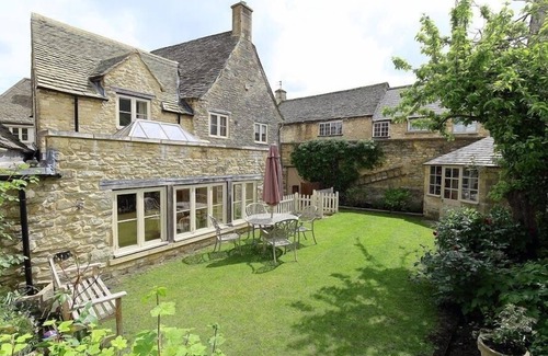 Burford Cottage | COACH HOUSE BURFORD, family friendly, with a garden in Burford
