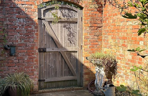 Willesborough Cottage | Coach House with walled garden, spacious in Kent countryside on small holding
