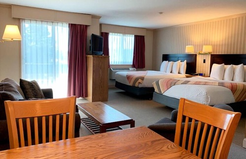 Oak Harbor Hotel | Coachman Inn & Suites
