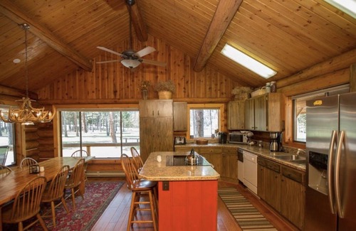 Darby Cabin | Coal Creek Mountain LodgenPREMIER mountain lodge with beautiful scenic views!