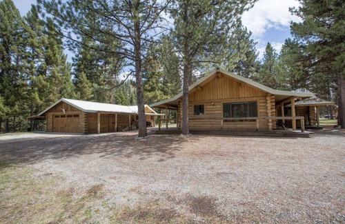 Darby Cabin | Coal Creek Mountain LodgenPREMIER mountain lodge with beautiful scenic views!