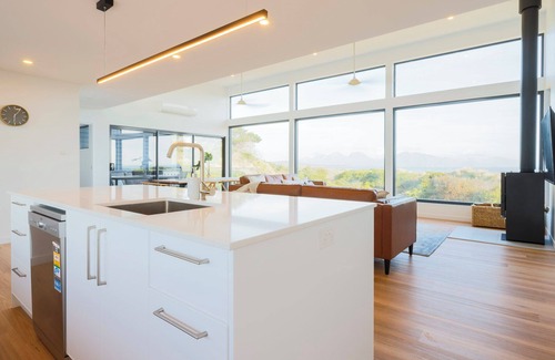 Dolphin Sands House | Coast Beachfront Retreat - Freycinet Holiday Houses