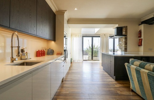 Swalecliffe House | COAST GUARD HOUSE, pet friendly, with hot tub in Swalecliffe