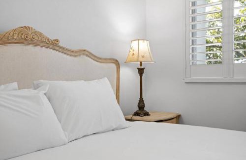 Southport Apartment | Coastal 1-Bed Apartment with Pool & Tennis Court