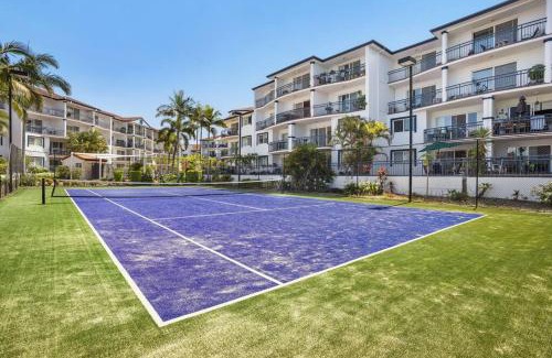 Southport Apartment | Coastal 1-Bed Apartment with Pool & Tennis Court