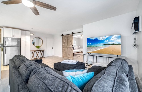 Coral Ridge Apartment | Coastal Beach Unit! Walk To Beach & Shops!