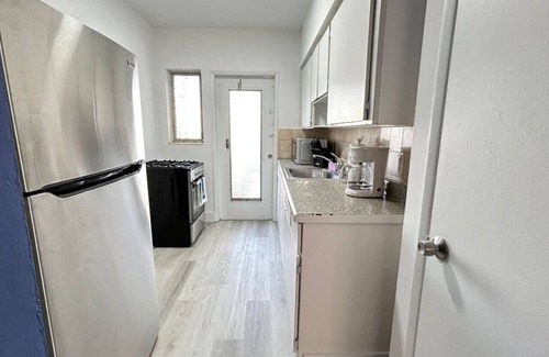 West Avenue Apartment | Coastal Charm Apartment South Beach