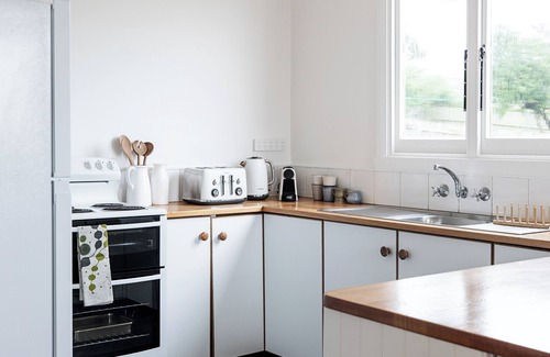 Bridport House | Coastal charm central to Beaches and Eateries