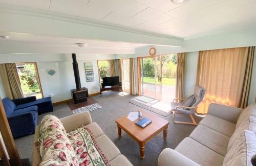 Patons Rock House | Coastal Charm in Patons Rock
