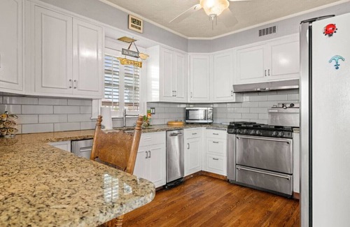 Swampscott Condo | Coastal Charm: Lobster Châto