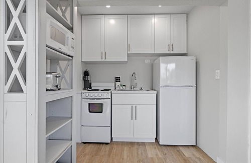 Gulf Ridge Cottage | Coastal Chic Cottage "Sandpiper" minutes to the beach! Free bikes
