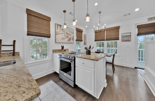 Sunnyside Cottage | Coastal Comfort 2 BR Cottage Private Pool