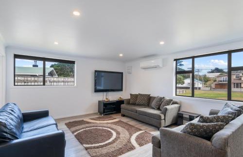 Foxton Beach House | Coastal Comfort - Foxton Beach Holiday Home