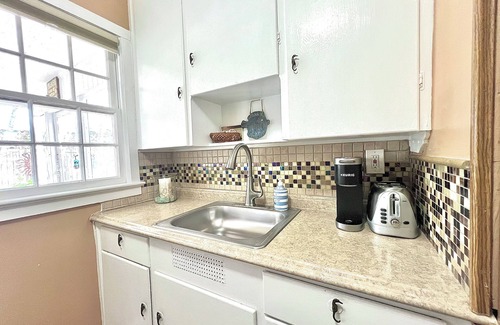 Cocoa Beach Cottage | Coastal Cottage 225 - Walk to Beach, King Bed