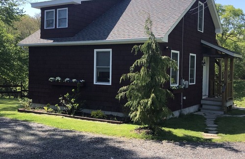South Kingstown House | Coastal cottage. . Farm and sea
