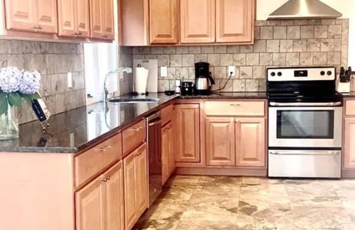 Bristol Cottage | Coastal cottage in downtown historic Bristol, RI. Walk to restaurants & water.