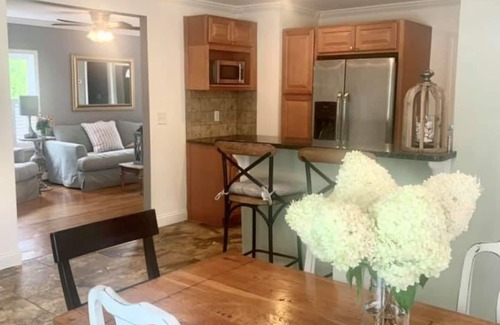 Bristol Cottage | Coastal cottage in downtown historic Bristol, RI. Walk to restaurants & water.