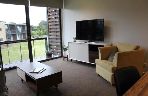 Fingal Apartment | Coastal Cove Retreat - with heated pool near Hot Springs & Golf