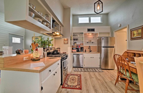 Bay Area House | Coastal Escape w/Yard, Walk 1 Mile to Texas A & M