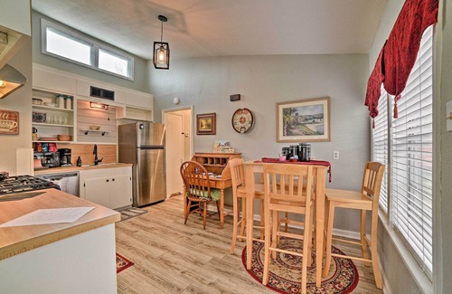 Bay Area House | Coastal Escape w/Yard, Walk 1 Mile to Texas A & M