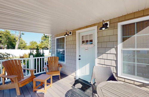 Lower Township Cottage | Coastal Estate – Private Cottage with King Bed & Pool Access