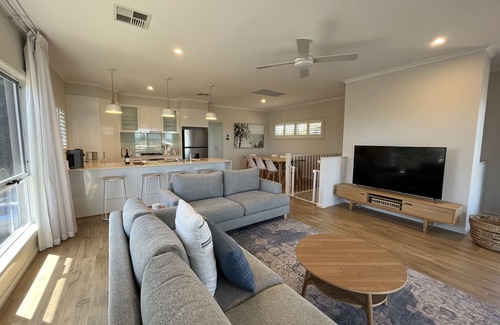 Christies Beach House | Coastal family retreat just metres from the beach!