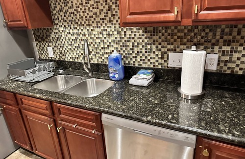 Portsmouth House | Coastal family sized! Central to attractions! Long term ask for rate. Workspace
