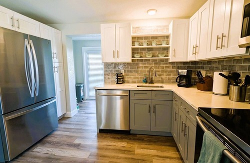 South Pinellas Community Council House | Coastal Getaway House w/Pool – 5 Mins Drive to Madeira Beach