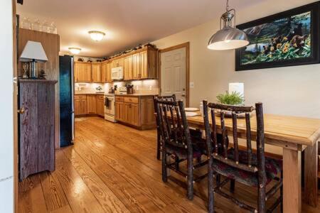 Paradise House | Coastal Haven Lake Superior w Fire Pit