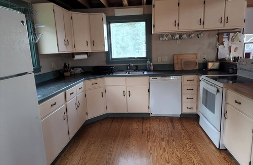 Mac Mahan Cottage | Coastal Island Retreat - Privacy and Convenience. Boat rental available.