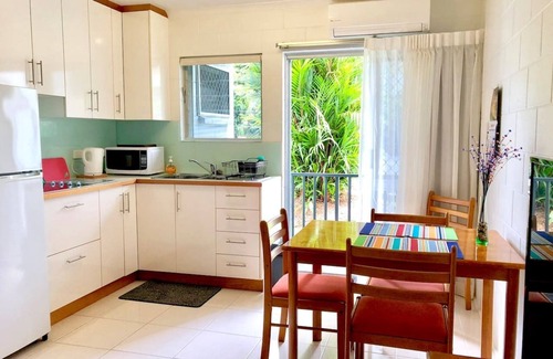 Edge Hill Apartment | Coastal Living near Shops and Botanical Gardens