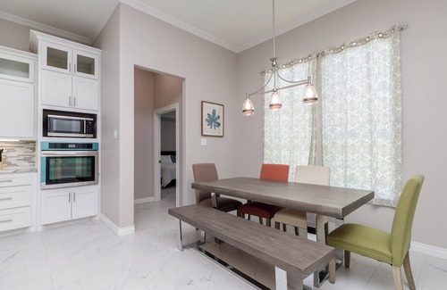 Portland House | Coastal Paradise Awaits! New 5BRHome-12 Min to Beach-Pet-Friendly 500 Mbps WiFi!