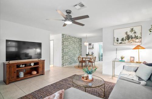 Sarasota Springs House | Coastal Pool Bungalow - 15 Mins to Famous Beaches