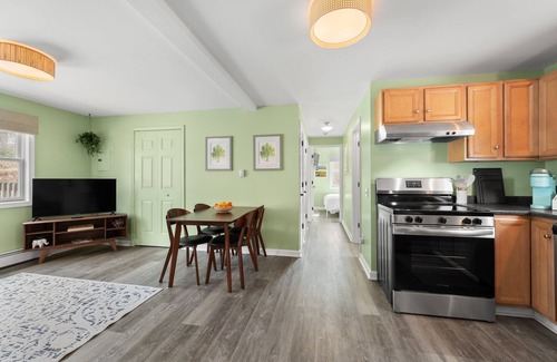 Pawcatuck Apartment | Coastal Retreat 2BR Near Beaches & Mystic